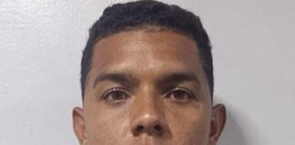 Este hombre golpeaba a sus hijastros de 7 y 9 años