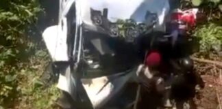 Ambulancia cae en un puente y mueren dos médicos cubanos