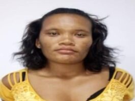 Mujer pellizcaba con un cortaúñas a su hijo