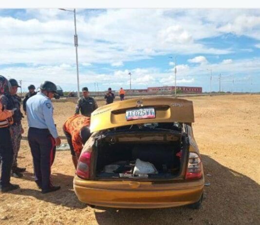 Una lesionada durante vuelco frente a la UBV
