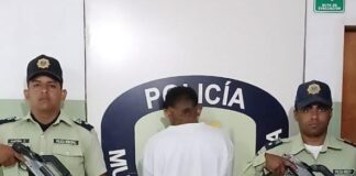 Barbero agredió a su novia con un machete