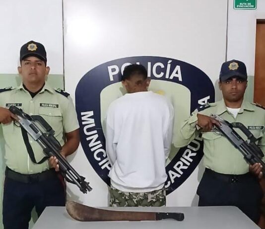Barbero agredió a su novia con un machete