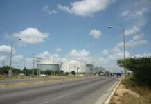 Conductor ebrio chocó con un poste en Punta Cardón