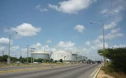 Conductor ebrio chocó con un poste en Punta Cardón