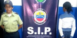 Le quemó los pies a su hijo con un tenedor caliente