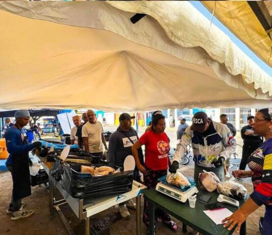 Minpesca lleva “Venezuela come + pescado” al sector Andrés Eloy Blanco de Carirubana