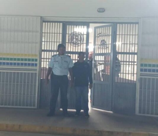 Motorizado realizó una mala maniobra que lo llevó al hospital