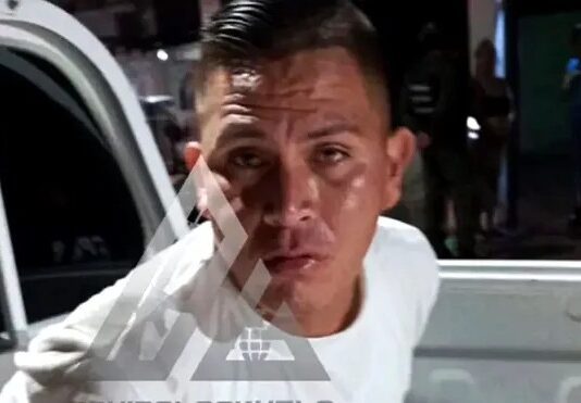 Motorizado chocó el carro de una mujer y la agredió a golpes