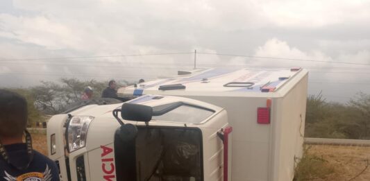 Ambulancia esquivó un chivo y volcó en Santa Rita