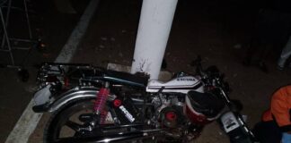 Chocó con un poste en el sector El Sabino