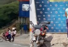 Imputada mujer que llevaba cuatro niños en una moto