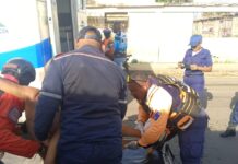 Lesionados par de jovenes en deslizamiento de moto en Chimpire