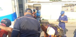Lesionados par de jovenes en deslizamiento de moto en Chimpire