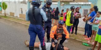 Mujer cayó de moto en marcha