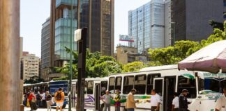 Venezolanos destinan 50 % de sus ingresos para cubrir alimentos y transporte