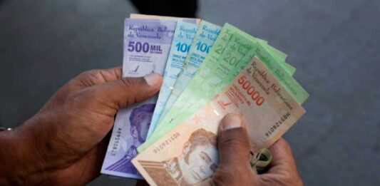 Maduro anuncia aumento de salario mínimo integral