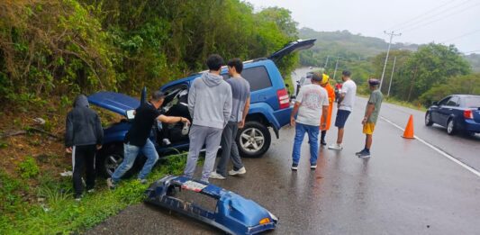Vuelco de camioneta dejó un niño lesionado en Tocópero
