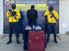 Detienen a hombre con cuatro panelas de droga en Las Margaritas