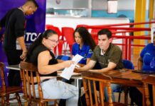 Emprendedores del Mercado Municipal son atendidos en materia tributaria