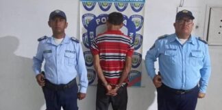 Detienen a hombre agresivo que intentó pegarle a una mujer