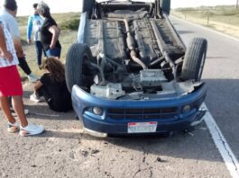 Lesionada mujer en vuelco de vehículo en Cararapa