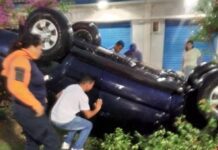 Vuelco de vehículo dio tremendo susto a una familia en Chichiriviche