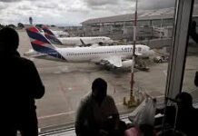 Anuncia la suspensión de todos los vuelos de Colombia a Venezuela
