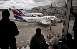 Anuncia la suspensión de todos los vuelos de Colombia a Venezuela