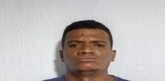 Amenazaba a su madre con un machete