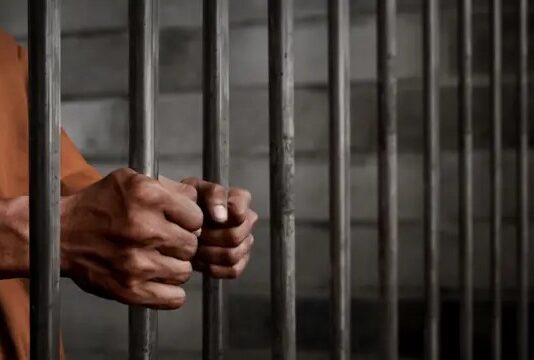 Procesan a 26 presos por asesinar a compañero de celda