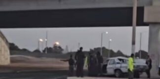 Choque de vehículo con objeto fijo dejó dos lesionados