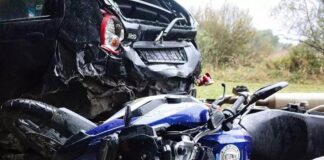 Dos lesionados por colisión entre camioneta y moto en Mauroa