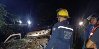 Dos fallecidos tras colisión entre autobús y camión