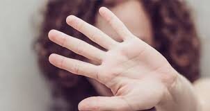 Agredida adulta mayor por reclamar su lavadora