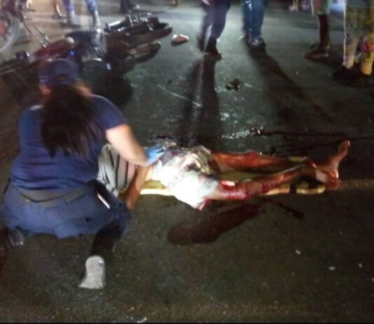 Así quedó motorizado que colisionó con camioneta