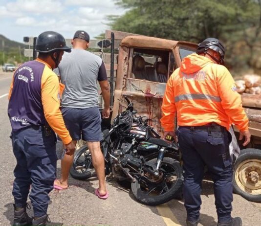 Colisión entre carro y moto dejó un lesionado en Mataruca