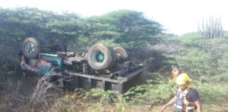 Una colisión entre dos camiones tipo volteo dejó una persona fallecida