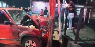 Conductor sufrió un paro cardíaco y chocó con un poste en Puerta Maraven