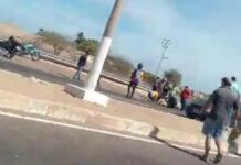 Esto le pasó a una mujer que iba en una moto en la Intercomunal Alí Primera