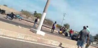 Esto le pasó a una mujer que iba en una moto en la Intercomunal Alí Primera