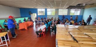Candidato Jorge Luís Díaz González entrega dotación al Liceo Nacional Héctor M. Peña de Pueblo Nuevo