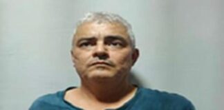 Le cayó a golpes a su madre de 82 años