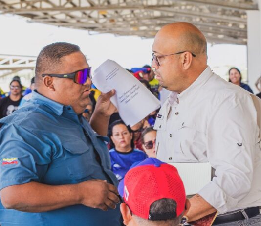 Alcalde Luis Piña sostuvo encuentro con transportistas de Carirubana