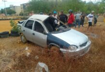 Conductor pasó susto en vuelco de vehículo en Coro