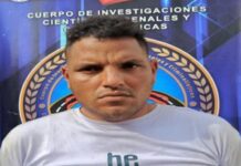 Agredió física y verbalmente a su madre