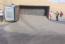 Camión cargado de piedras se volcó en la Coro- Punto Fijo