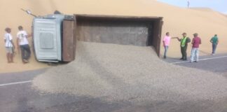 Camión cargado de piedras se volcó en la Coro- Punto Fijo