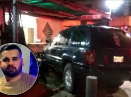 Camioneta se estrella contra puesto de comida rápida y mata a joven