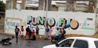 Colisionó la moto que conducía con un carro en la avenida Bolívar de Punto Fijo