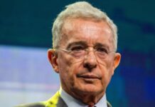 Expresidente Álvaro Uribe es condenado a 12 años de arresto domiciliario